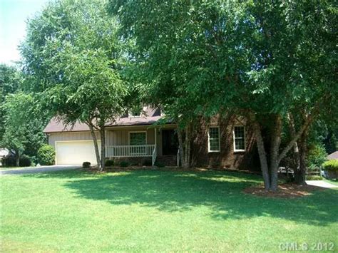 laine_8464|135 SUMMERCHASE LANE MOORESVILLE, NC 28117.